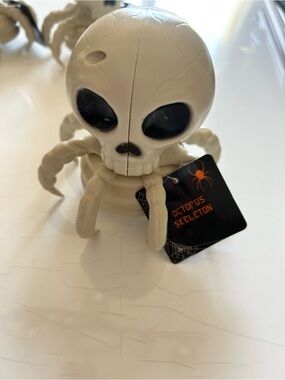 ⭐️ NEW Halloween Octopus Skeleton Figure - Halloween Decor